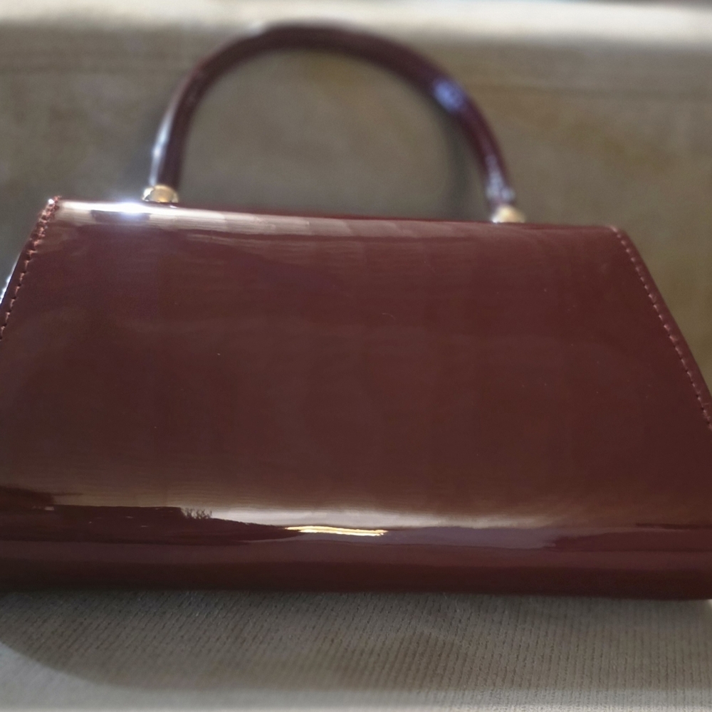 Elegant Mini Burgandy Clutch! - Picture 2 of 14